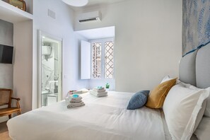 3 habitaciones, tabla de planchar con plancha, wifi y ropa de cama 