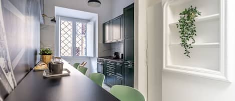 Kühlschrank, Ofen, Herdplatte, Geschirrspüler