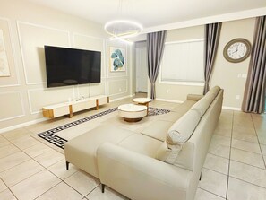 TV - 219 Luxury 12 B.R 11.5BA 15 B.D in upscale community Pool/Game Close to Disney
 (Kissimmee)