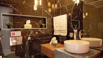 Luxury Suite, Balcony, Pyramids View | Bathroom | Combined shower/tub, bathrobes, slippers, towels