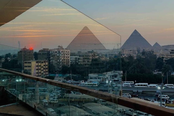 1 bedroom, Egyptian cotton sheets, premium bedding, down comforters