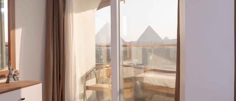Junior Suite, Balcony, Pyramids View | Vue sur les montagnes