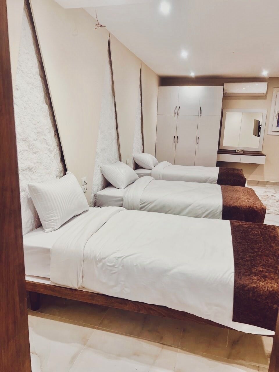 Royal Studio Suite 3 Beds & Kitchen | Egyptian cotton sheets, premium bedding, down comforters