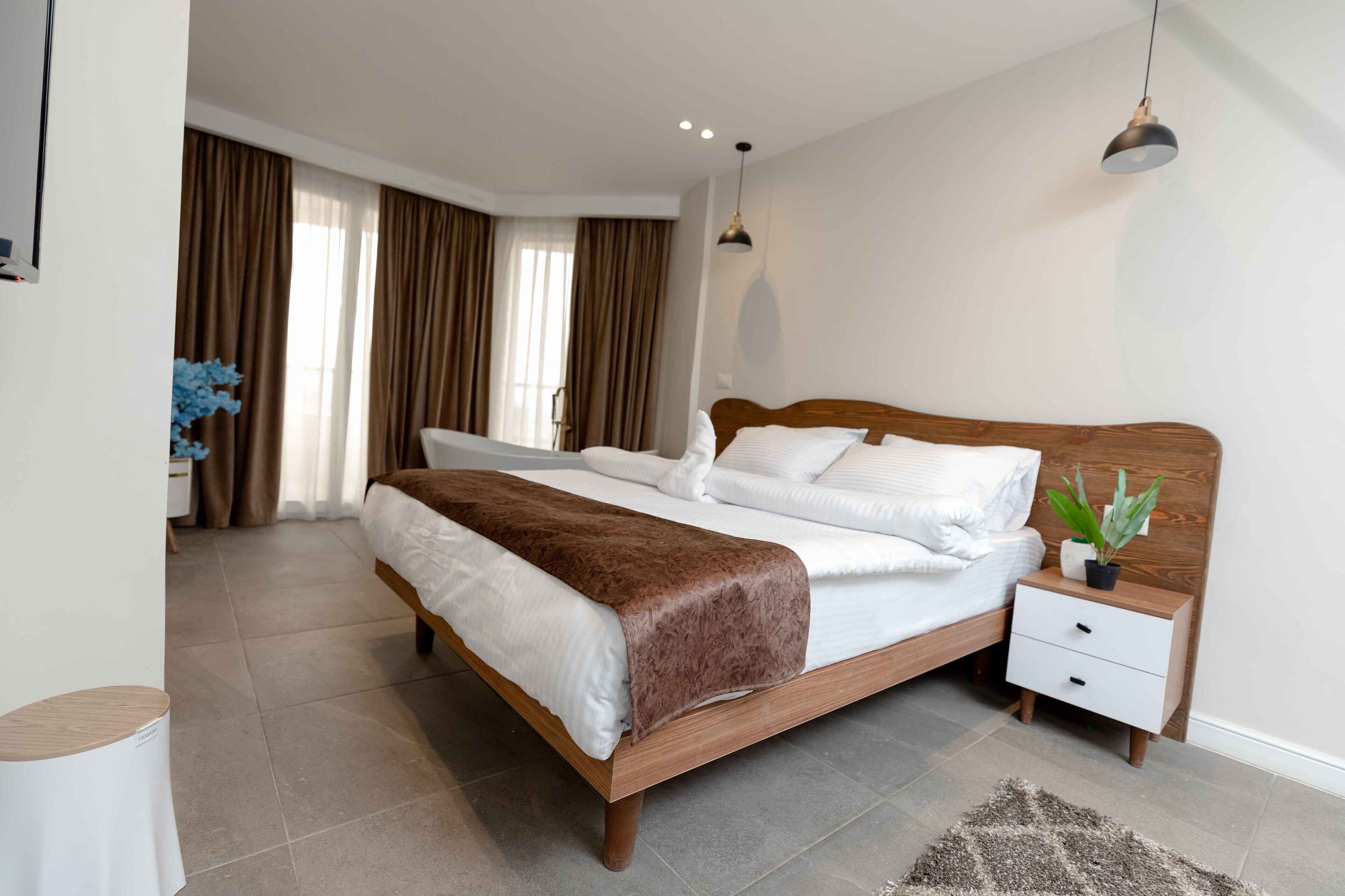 Deluxe Suite, Balcony, Pyramids View | Egyptian cotton sheets, premium bedding, down duvets, memory-foam beds