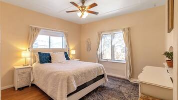 2 bedrooms, iron/ironing board, WiFi, bed sheets