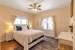 2 habitaciones, tabla de planchar con plancha, wifi y ropa de cama 