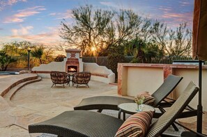 Outdoor dining - Luxury 4Bdrm-GREAT Yd -Pool & Spa- Quiet Location!!! (Scottsdale)