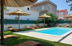 A heated pool - Pet friendly home in Vir (Vir)
