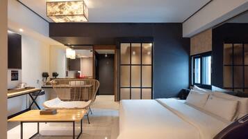 VIP | Frigobar (abastecido com alguns itens grátis), escrivaninha