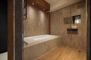 VIP | Baño | Secadora de cabello, pantuflas, toallas, jabón 