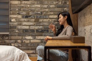 Deluxe Maru | Artículos del minibar gratis y escritorio 