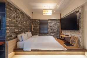 Deluxe Maru | Artículos del minibar gratis y escritorio 