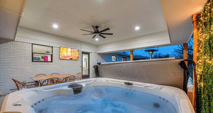 NEW Retreat 4-bedroom Indianapolis Dreamhouse with Hot tub & Pets ok