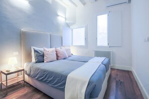 2 chambres, fer et planche à repasser, Wi-Fi, draps fournis