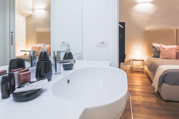 2 bedrooms, iron/ironing board, WiFi, bed sheets - Apartments Florence- Eva Sofia (Firenze)