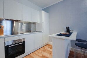Fridge, microwave, oven, stovetop - Apartments Florence- Eva Sofia (Firenze)