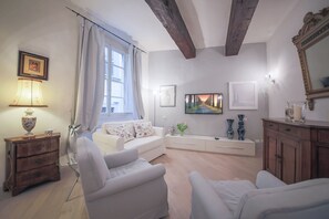 TV - Apartments Florence- Parione (Firenze)