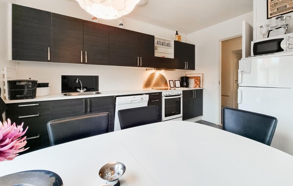 Refrigerador, horno, placa de cocina, lavavajillas