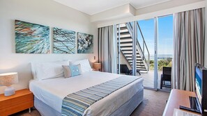3 bedrooms, desk, iron/ironing board, WiFi - 1322 Luxury Beachfront Penthouse with Rooftop Jacuzzi (Kingscliff)