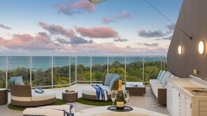 Terrace/patio - 1322 Luxury Beachfront Penthouse with Rooftop Jacuzzi (Kingscliff)