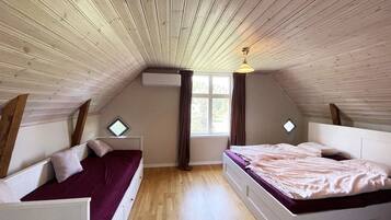 2 bedrooms, iron/ironing board, free WiFi
