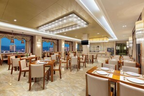 Dining - Hawthorn by Wyndham Dehong Mangshi (Dehong)