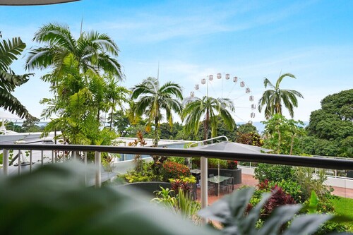 Charming 1-Bedroom Apartment with Rooftop Pool & Prime Cairns Location