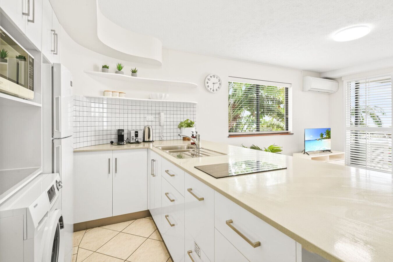 Coffee/tea maker, fridge, microwave, oven