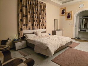 1 bedroom, iron/ironing board, free WiFi, wheelchair access