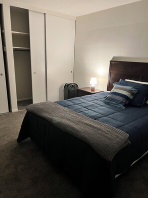 2 Schlafzimmer, Schreibtisch, Bügeleisen/Bügelbrett, kostenloses WLAN