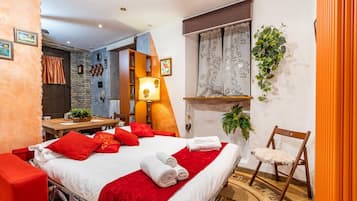 1 slaapkamer, een strijkplank/strijkijzer, wifi, beddengoed