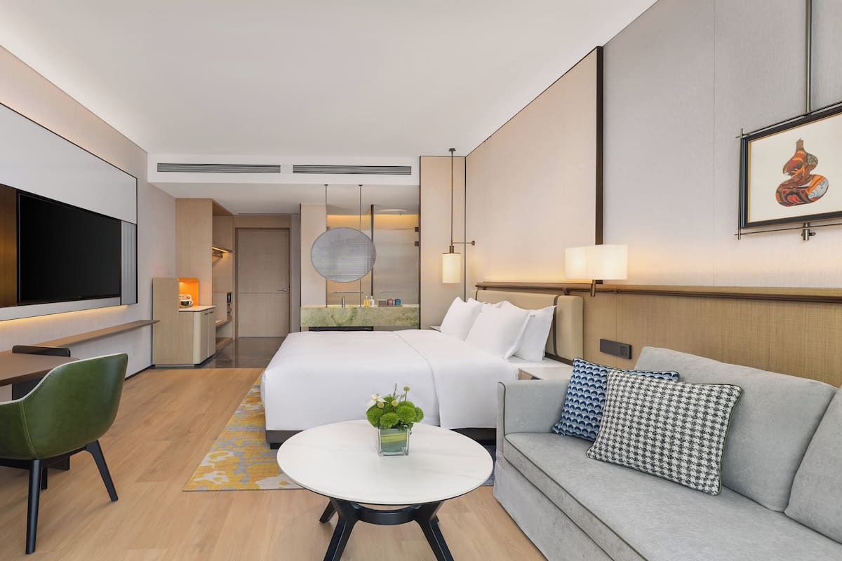 Standard Room, 1 King Bed (High Floor)