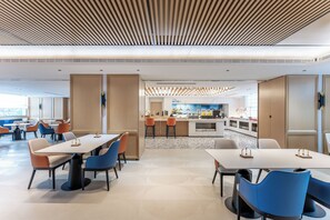 Buffet déjeuner gratuit tous les jours