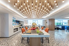 包含每日自助早餐