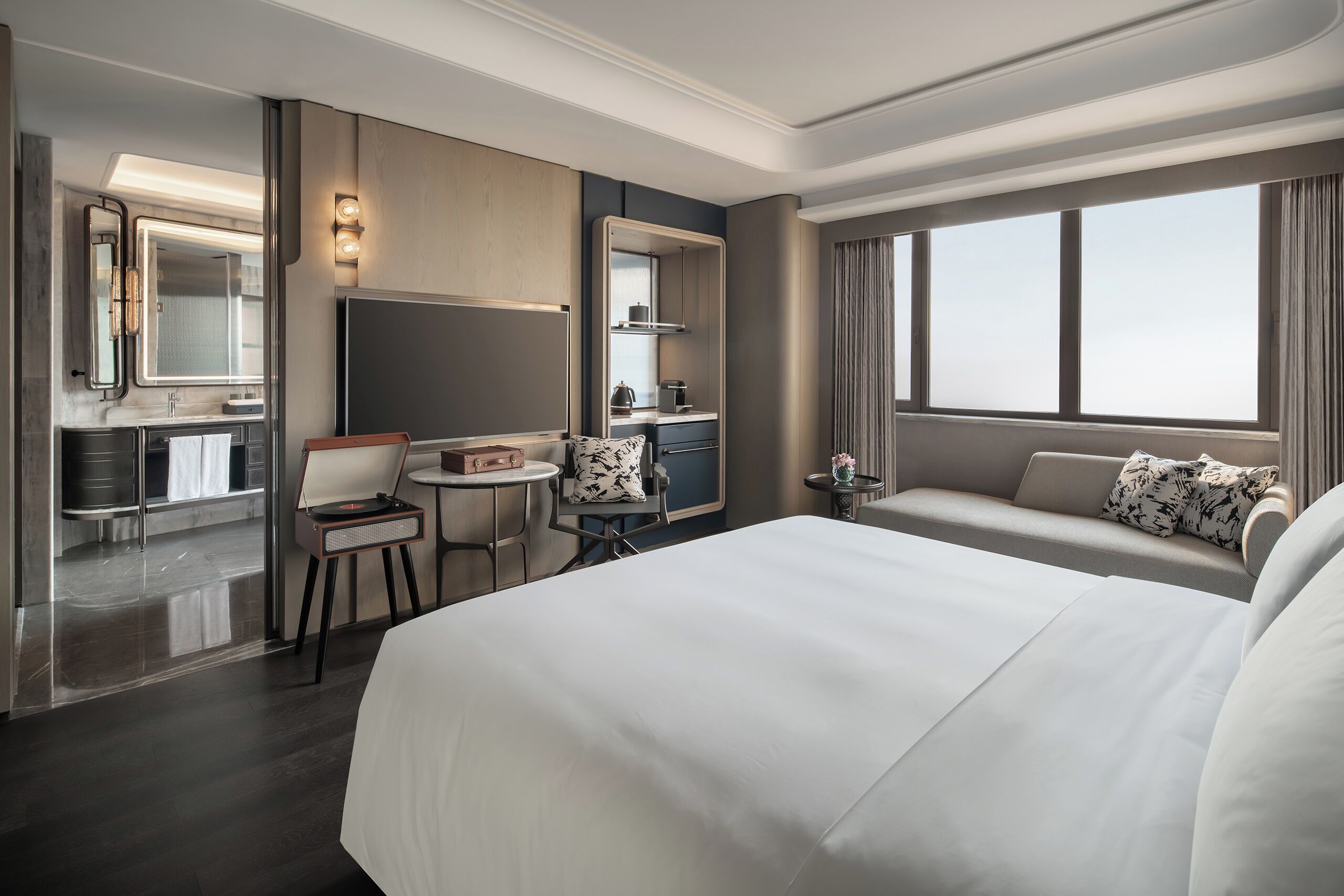 Standard Room, 1 King Bed (Windowless) | Premium bedding, down comforters, minibar, in-room safe