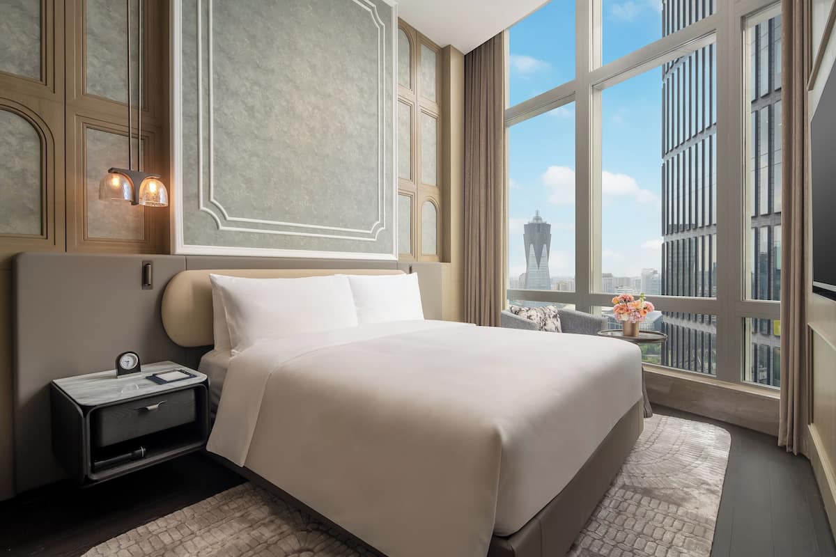 Suite, 1 Bedroom | Premium bedding, down duvets, minibar, in-room safe