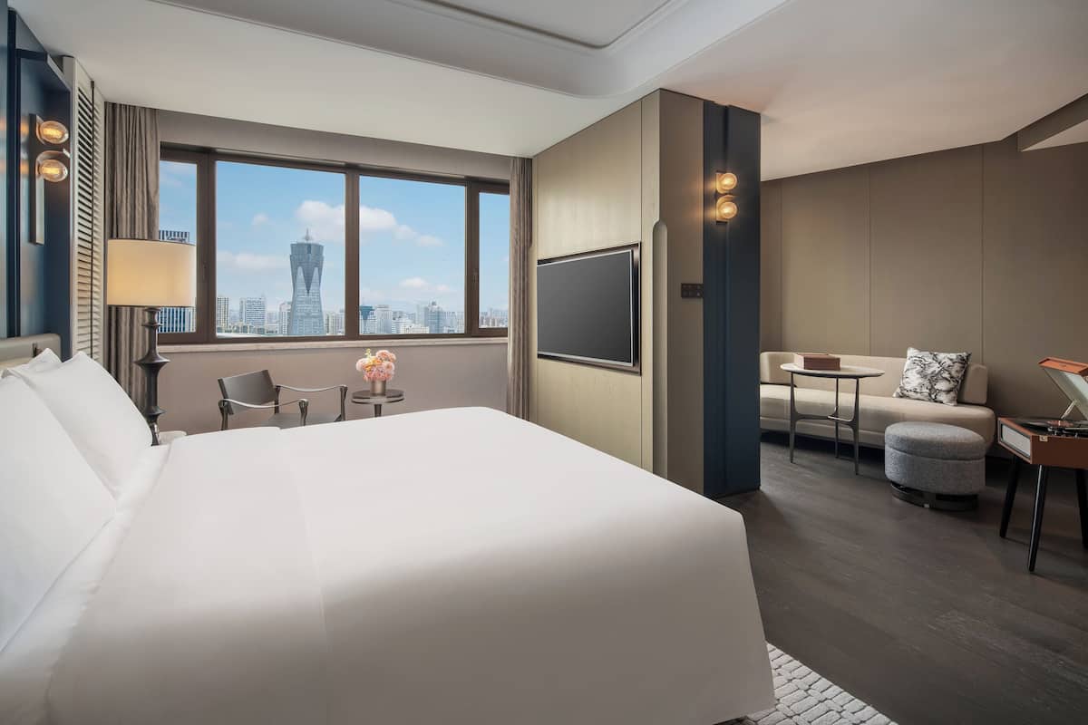 Standard Room, 1 King Bed, City View | Premium bedding, down comforters, minibar, in-room safe