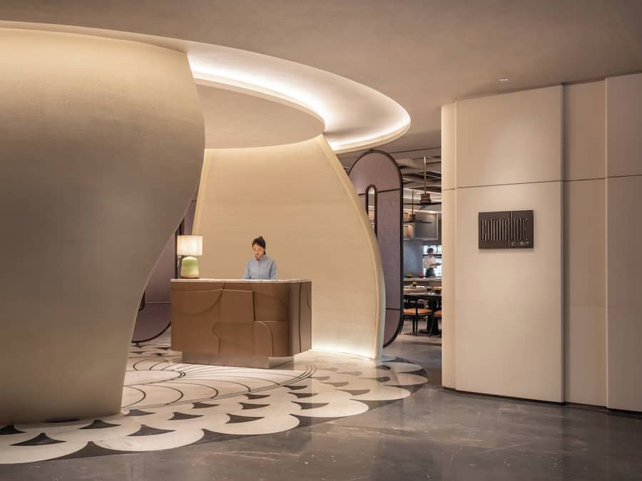 4 restaurantes, com serviço de café da manhã e almoço; culinária chinesa