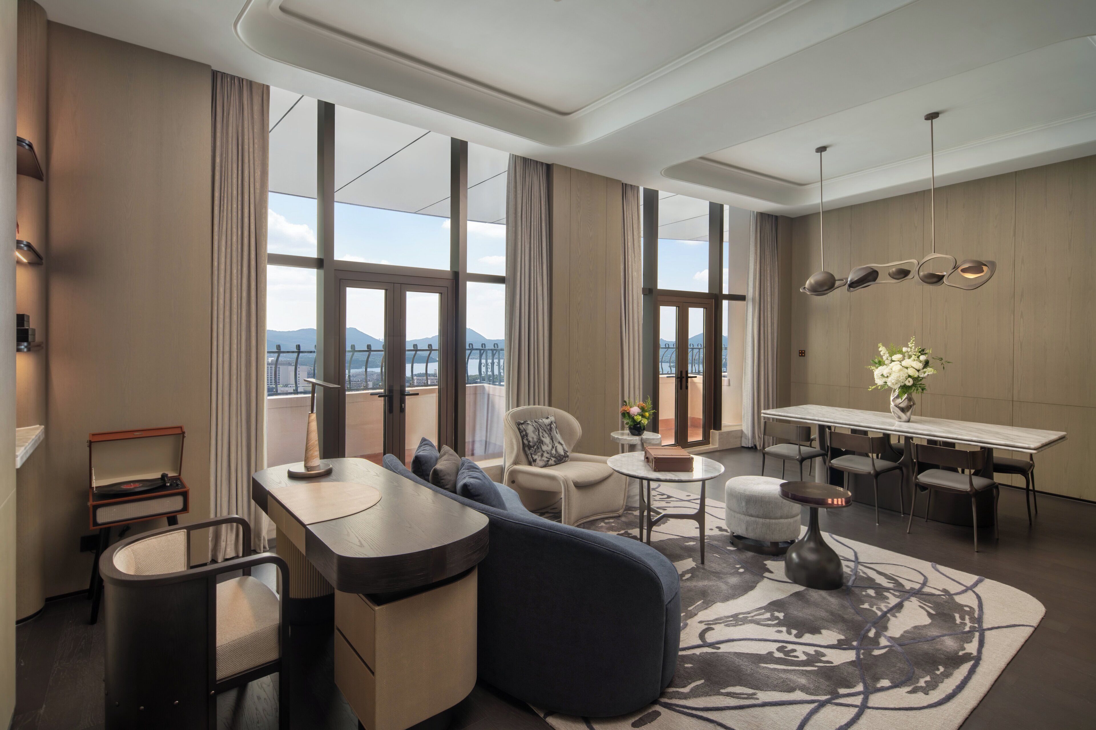 Premium bedding, down comforters, minibar, in-room safe