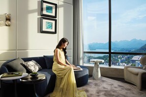 Suite, 1 Bedroom | Premium bedding, down comforters, minibar, in-room safe - Hangzhou Wulin GDA Hotel, Vignette Collection by IHG (Hangzhou)