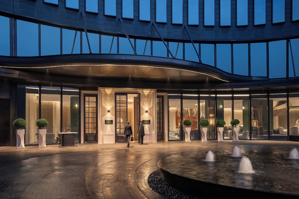 Intercontinental Hangzhou Wulin by IHG