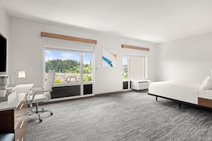 Chambre, 1 très grand lit (Communications, Mobility Accessible) | Literie de qualité supérieure, bureau