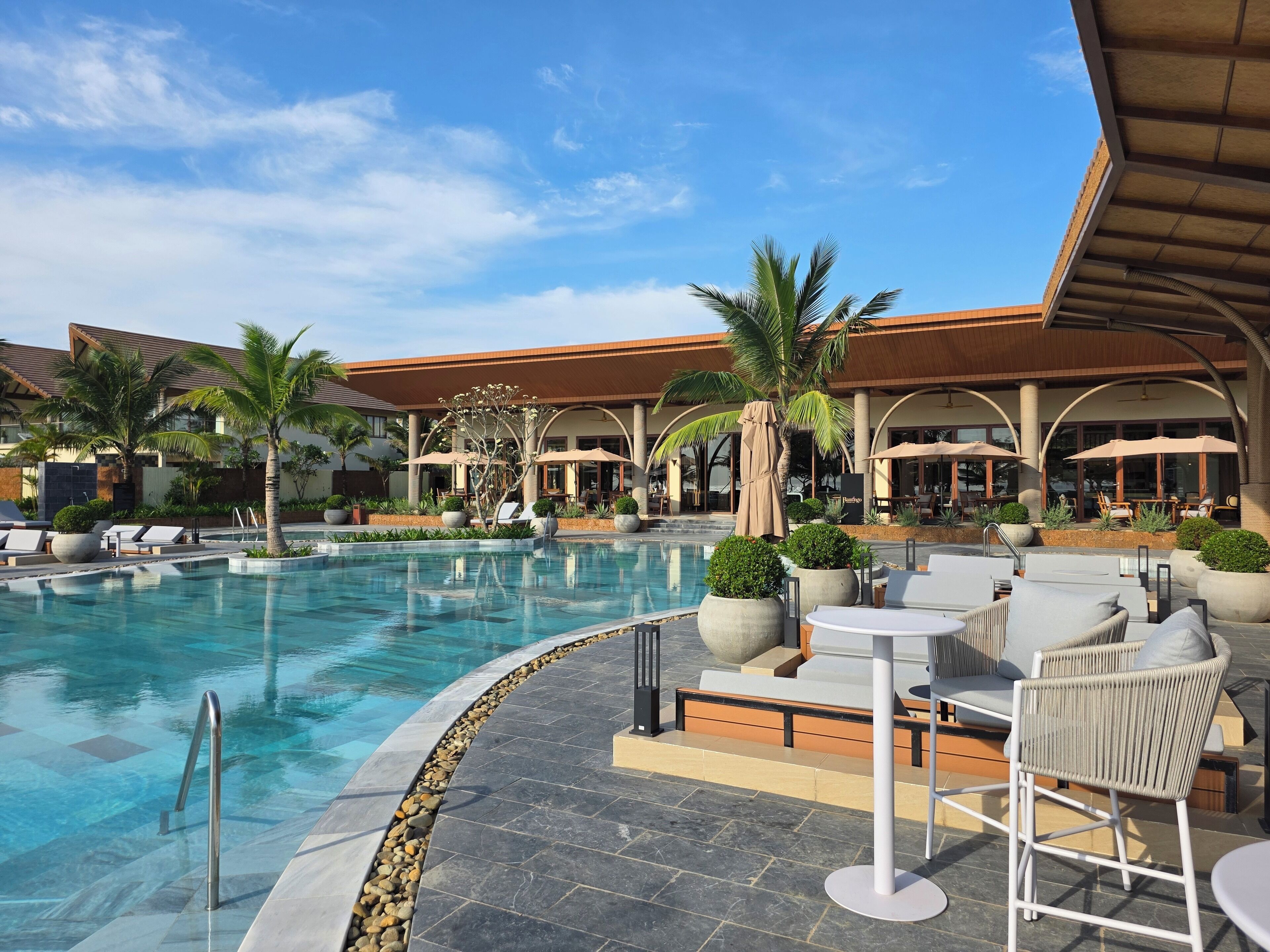 Indoor pool, 2 outdoor pools