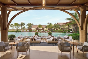 2 bars/lounges - voco Quang Binh Resort by IHG (Dong Hoi)
