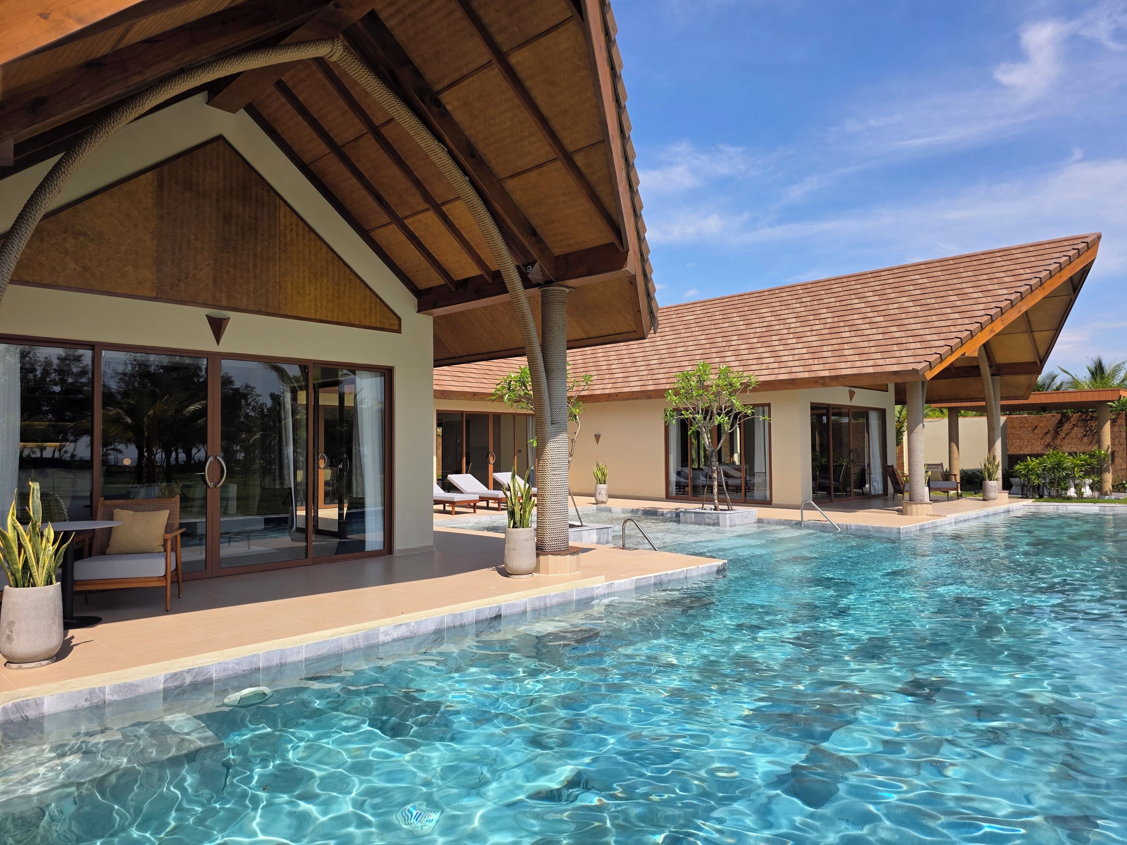حمام سباحة داخلي