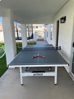 Terrace/patio - 3-bedroom house in fabulous Lake Havasu City with WiFi, AC pet/family friendly (Lake Havasu City)