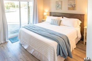 2 sovrum, skrivbord, strykjärn/strykbräda och resesäng