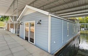 Exterior - 5-Star/2-BR Boathouse Fully Remodeled-Directly on the Flint River w/Amazing Deck (Bainbridge)