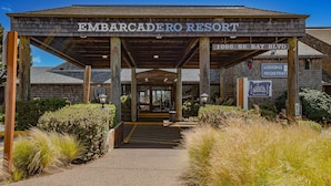 The entrance to Embarcadero Resort, featuring a covered walkway, a sign for Jack Spats restaurant, and a speed limit sign.