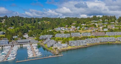 Spacious 2-Bedroom Townhome with Balcony & Marina